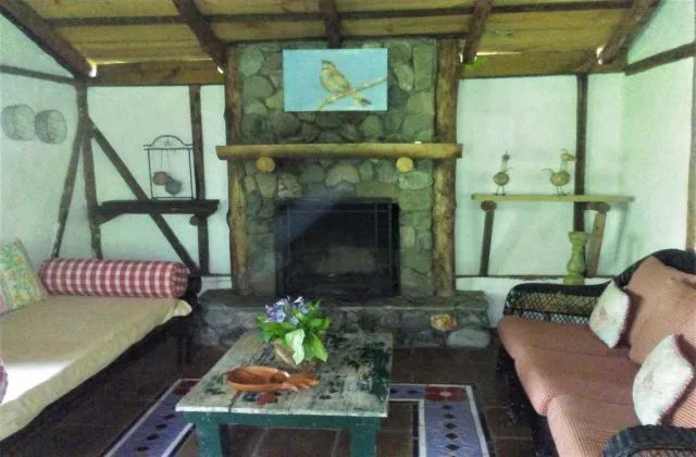 Villa Pajon Hotel Constanza living